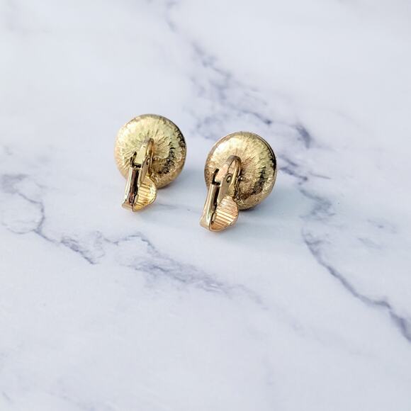 Vintage Clip On Earrings 5/8" Faux Pearl with Gold Tone Halo - Picture 4 of 4